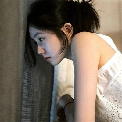 云雾笼罩的山峰